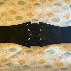 Beautiful black floral lace-up corset belt.